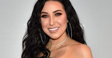 Jaclyn Hill Net Worth: Beauty Guru’s YouTube Financial Palette