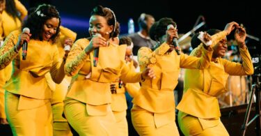 VIDEO Neema Gospel Choir Ft John Kavishe - Tunatabiri DOWNLOAD